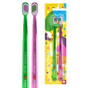 Furça dhëmbësh Curaprox - Set dyfurçash për pastrim të thellë dhe të butë të dhëmbëve dhe mishrave të dhëmbëve.