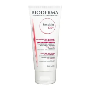 Pastrues Bioderma Sensibio DS+ Gel për lëkurë të ndjeshme dhe të irrituar, që ndihmon në trajtimin e dermatitit seborrheik dhe qetëson lëkurën.